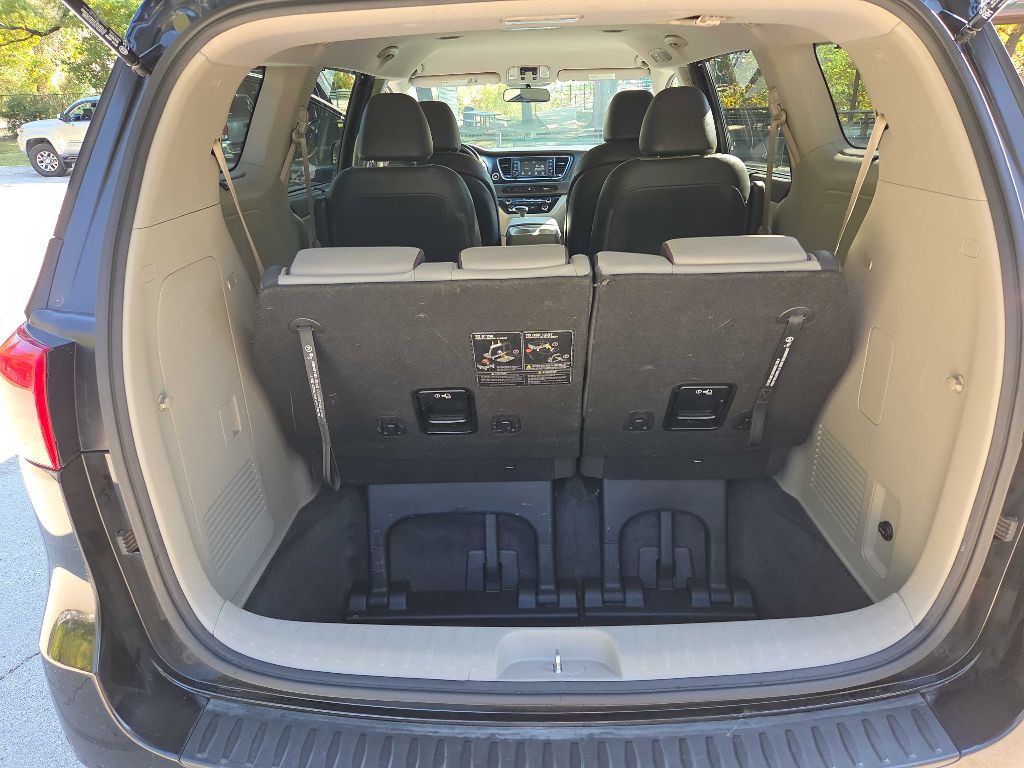 2017 Kia Sedona Image 19