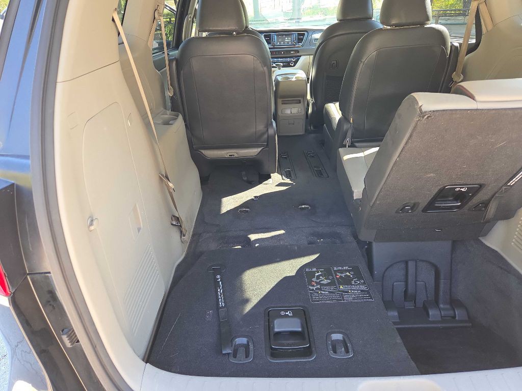 2017 Kia Sedona Image 21