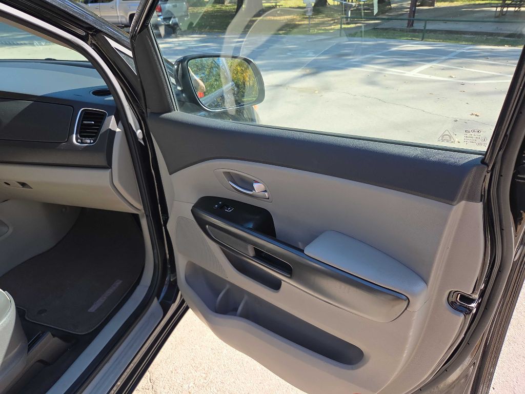 2017 Kia Sedona Image 22