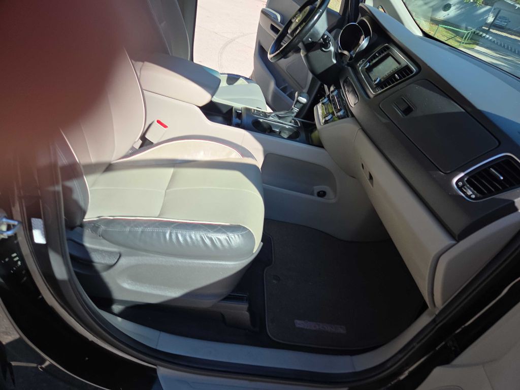 2017 Kia Sedona Image 23