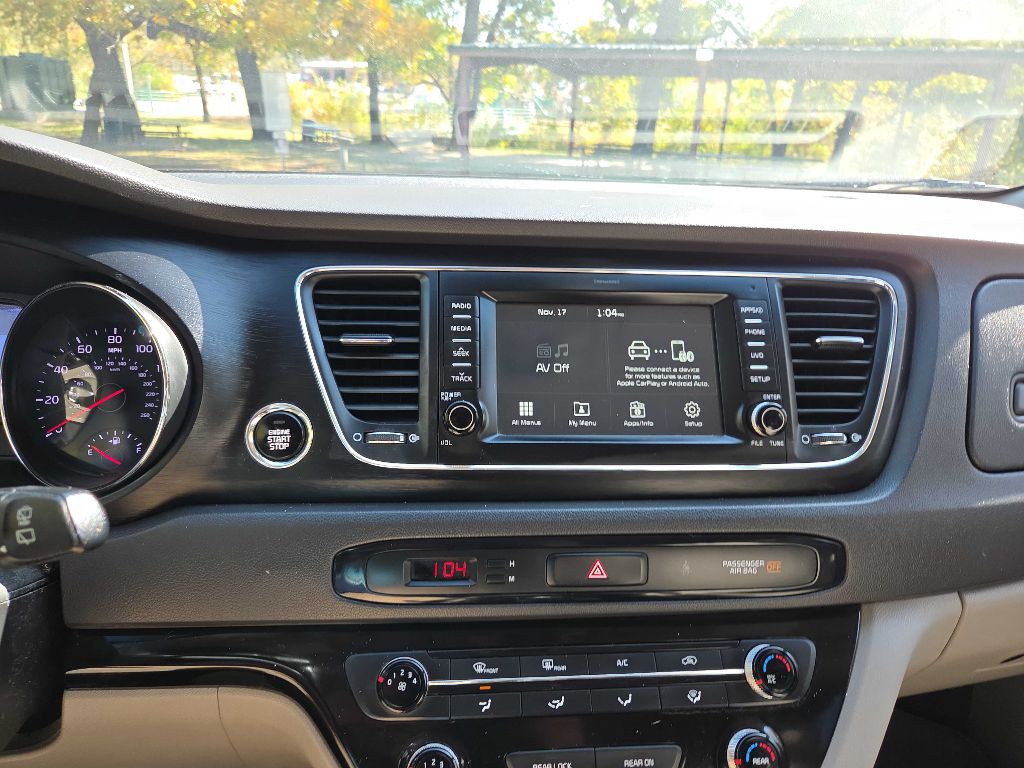 2017 Kia Sedona Image 27