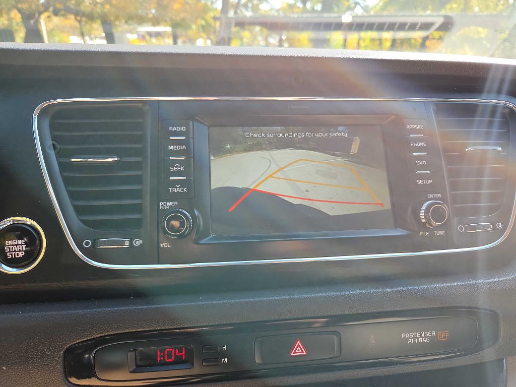 2017 Kia Sedona Image 28