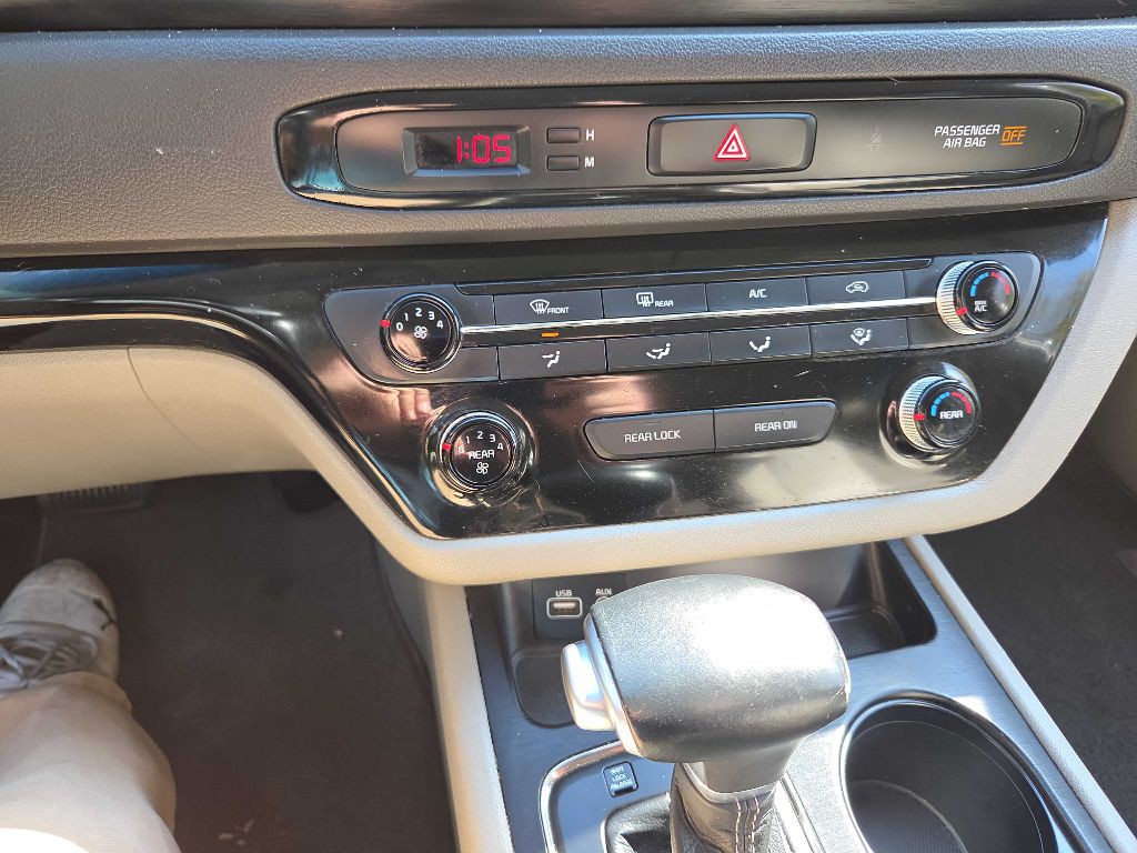 2017 Kia Sedona Image 29