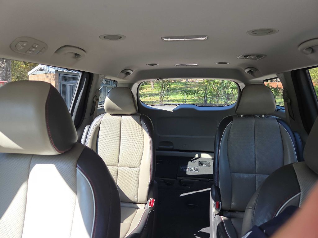 2017 Kia Sedona Image 32