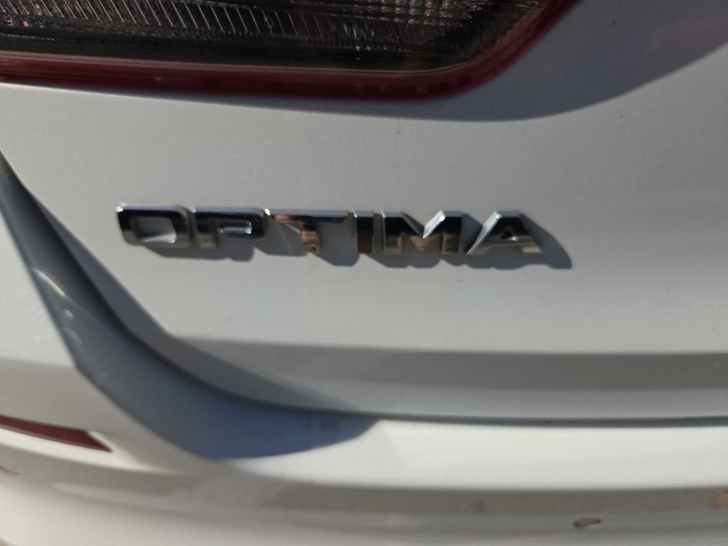 2019 Kia Optima Image 16