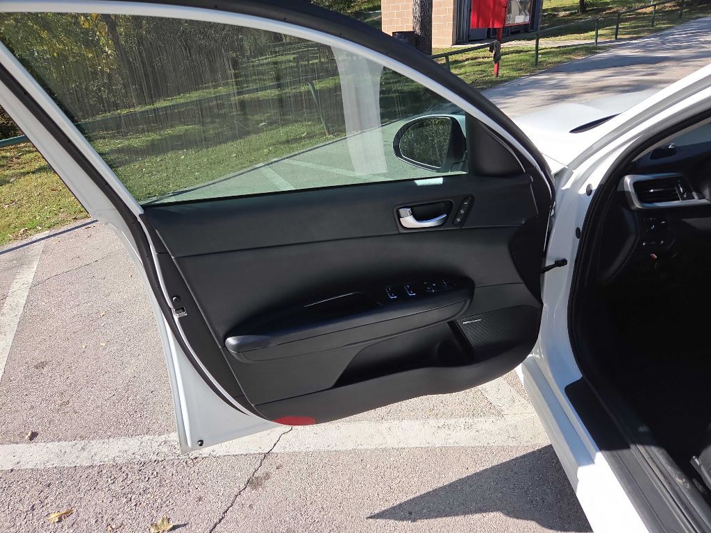 2019 Kia Optima Image 18