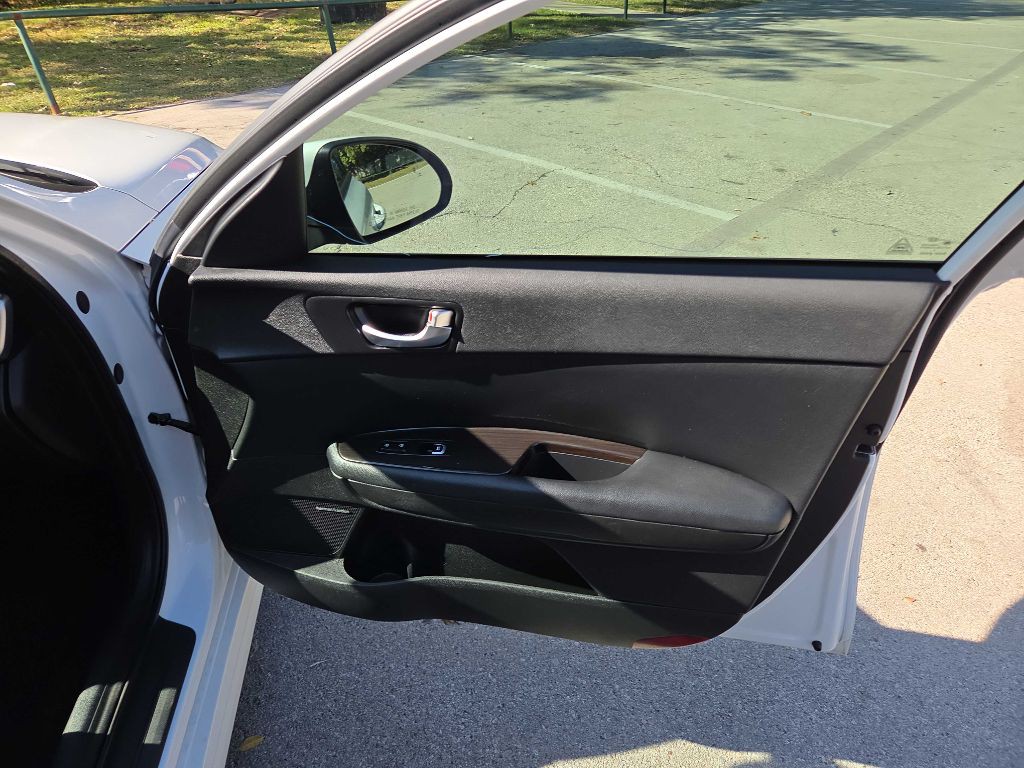 2019 Kia Optima Image 28