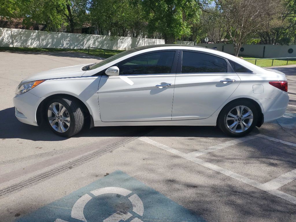 2012 Hyundai Sonata Image 2