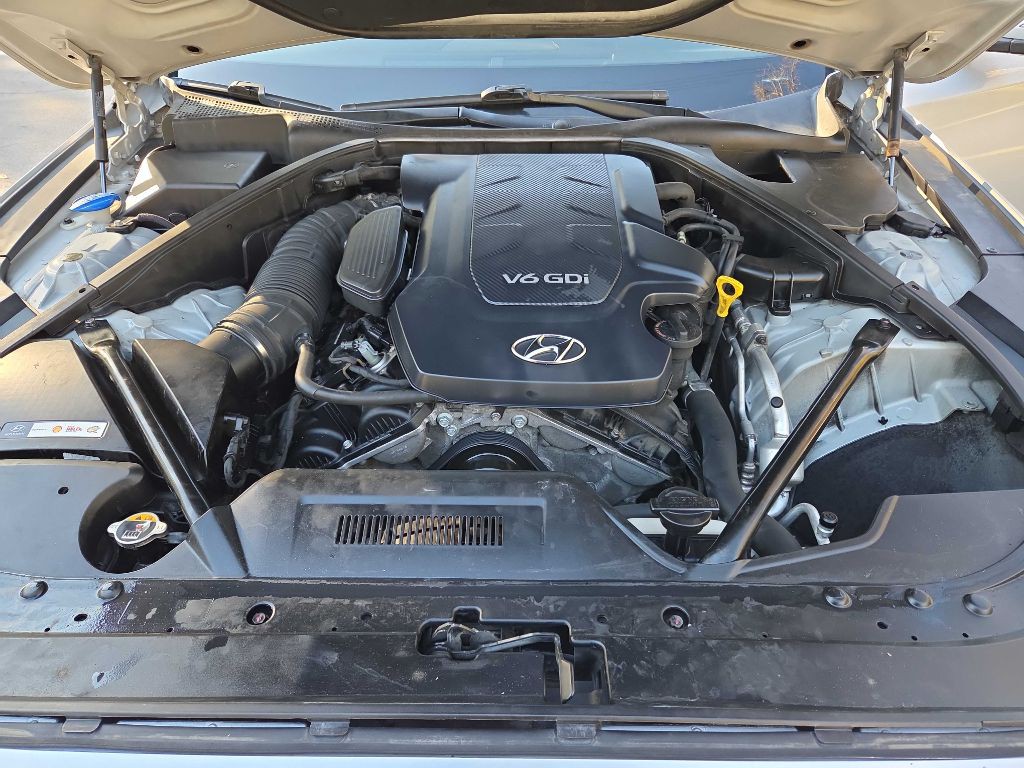 2015 Hyundai Genesis Image 10