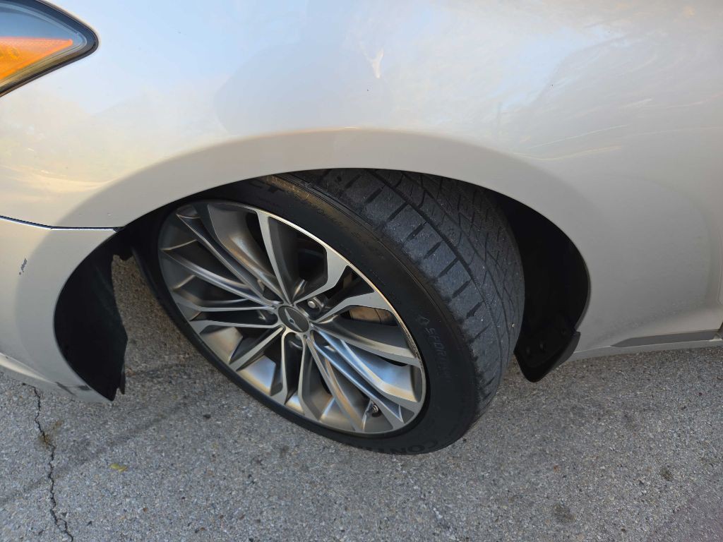 2015 Hyundai Genesis Image 12