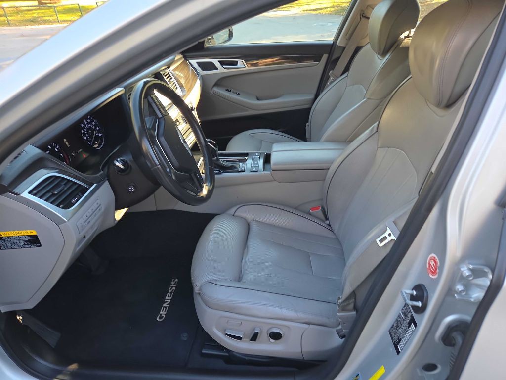 2015 Hyundai Genesis Image 19