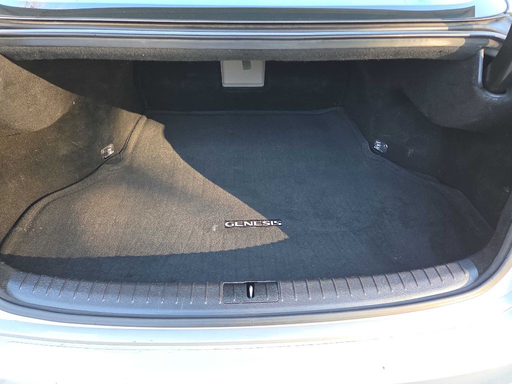 2015 Hyundai Genesis Image 24