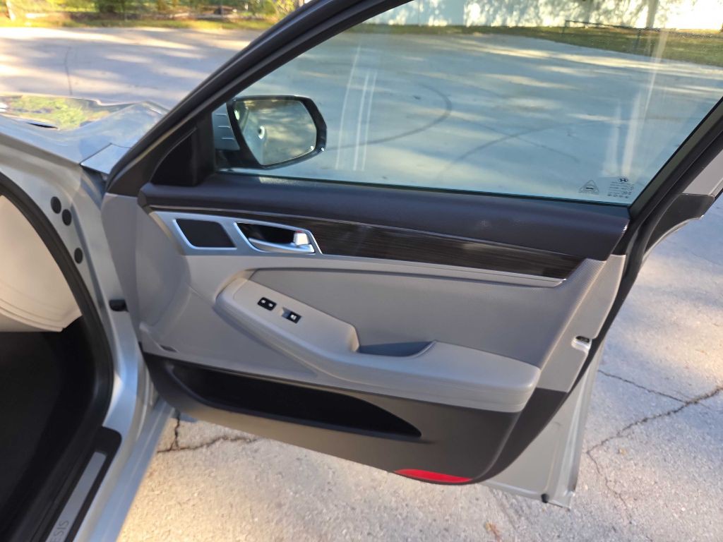 2015 Hyundai Genesis Image 27