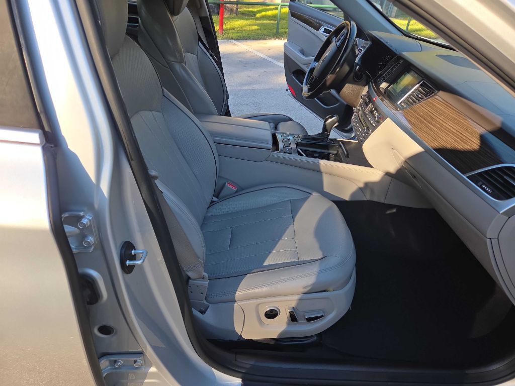 2015 Hyundai Genesis Image 28
