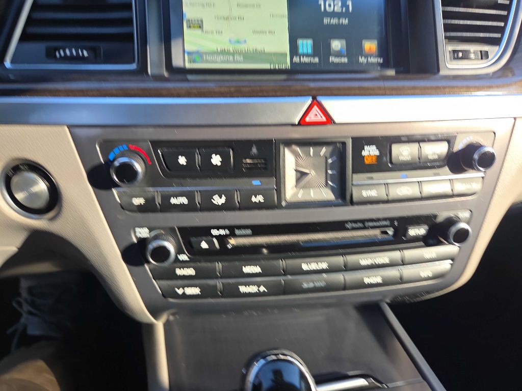 2015 Hyundai Genesis Image 34