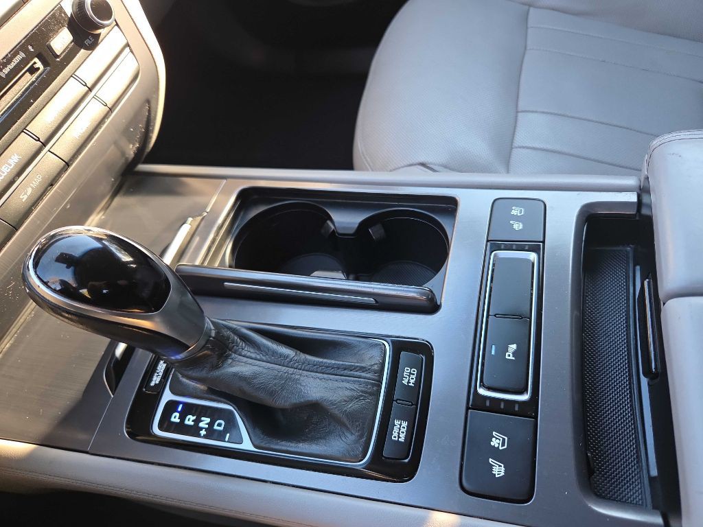 2015 Hyundai Genesis Image 35