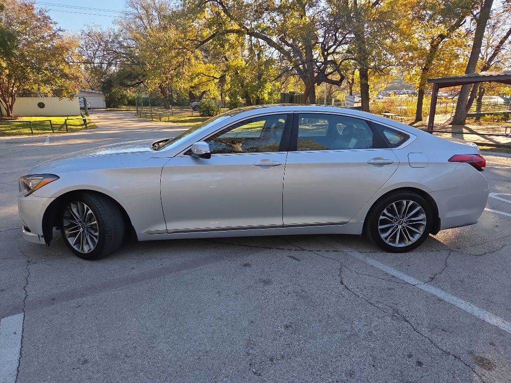 2015 Hyundai Genesis Image 2