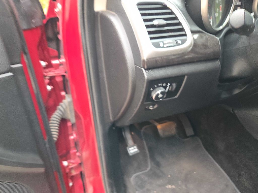 2012 Jeep Grand Cherokee Image 28