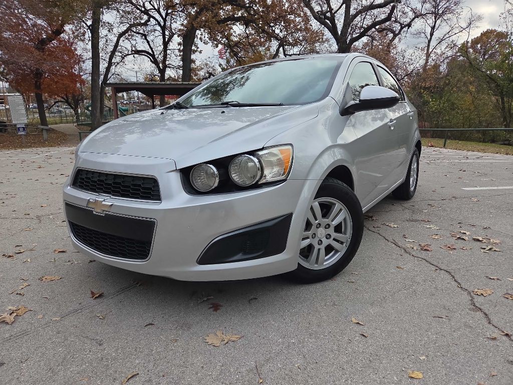 2016 Chevrolet Sonic Image 1