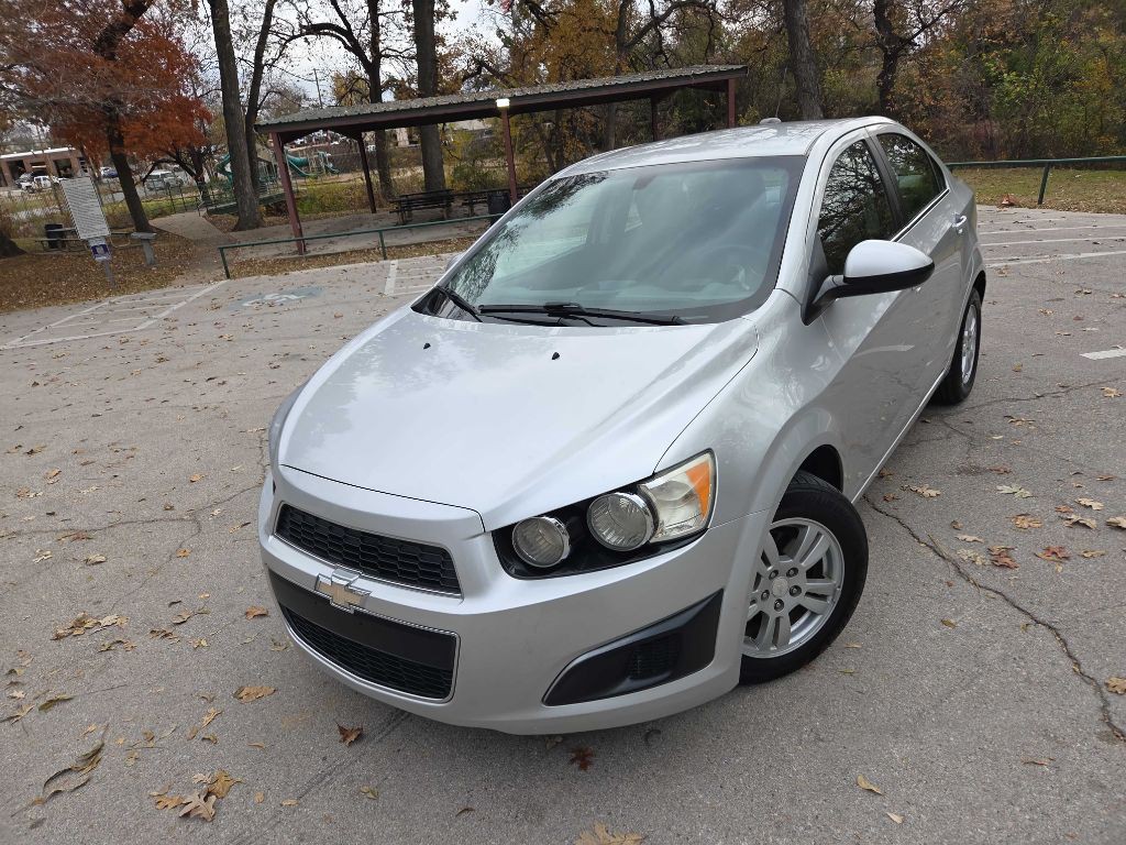 2016 Chevrolet Sonic Image 2