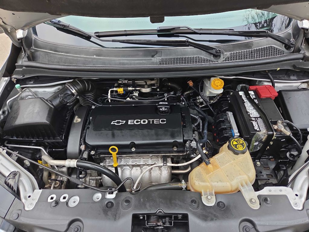 2016 Chevrolet Sonic Image 12