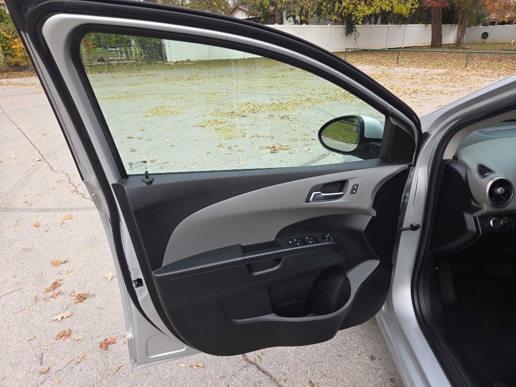 2016 Chevrolet Sonic Image 13