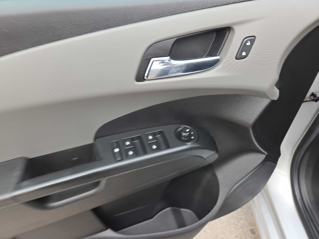 2016 Chevrolet Sonic Image 14