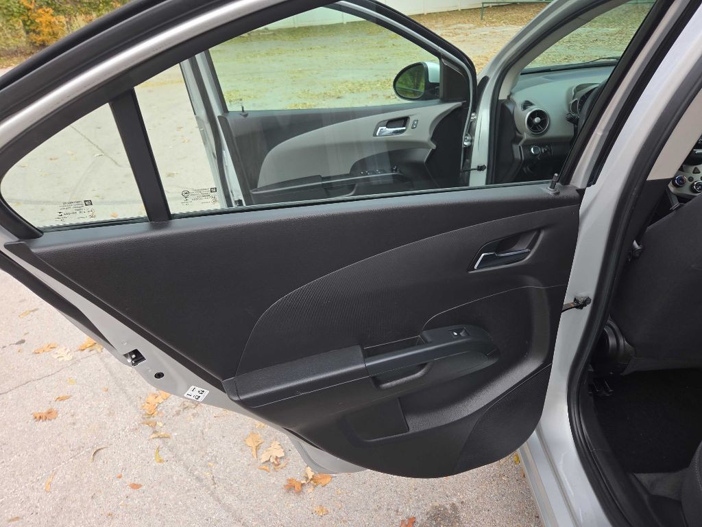 2016 Chevrolet Sonic Image 16