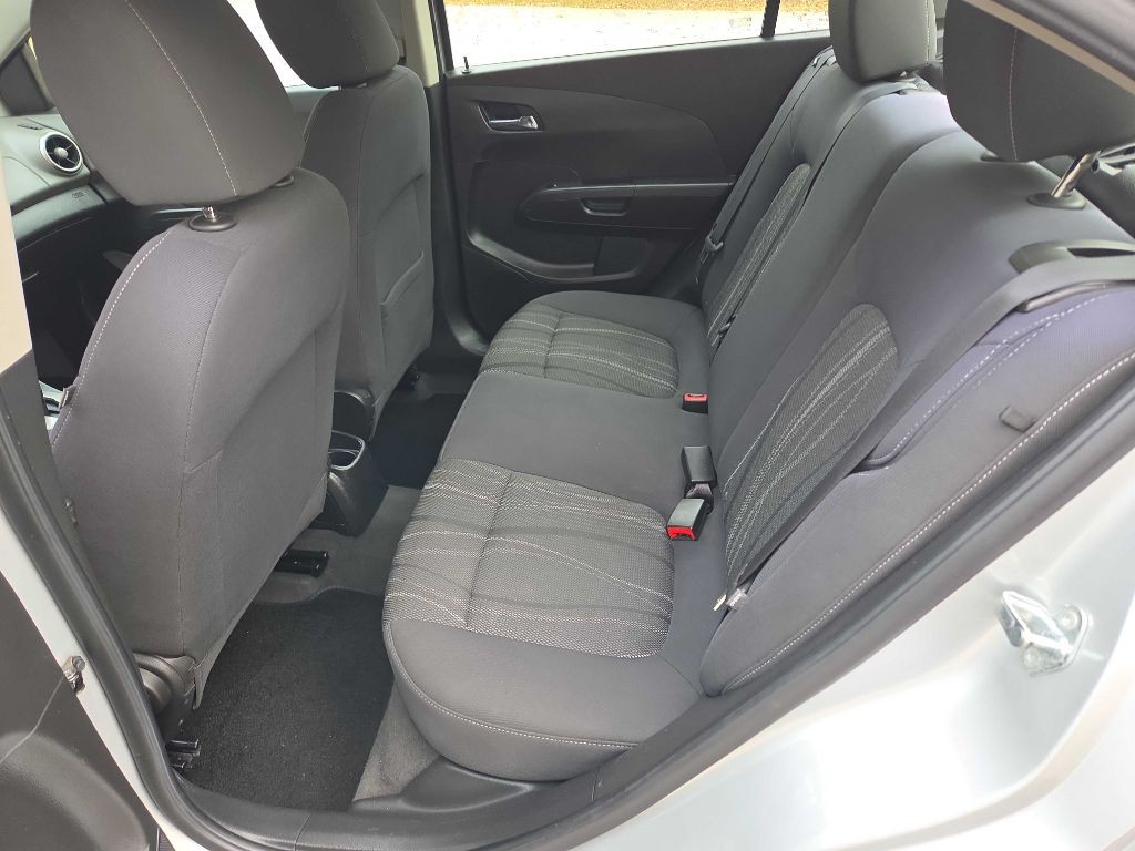 2016 Chevrolet Sonic Image 17