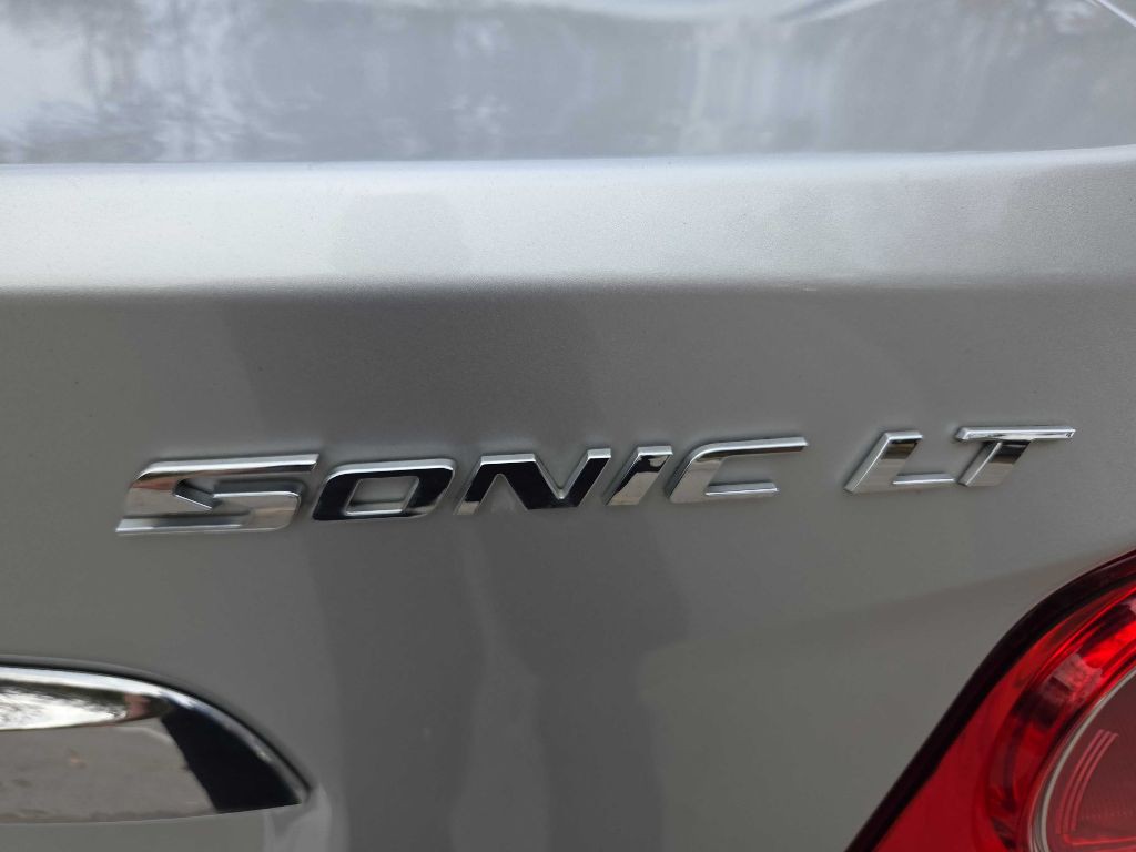 2016 Chevrolet Sonic Image 18