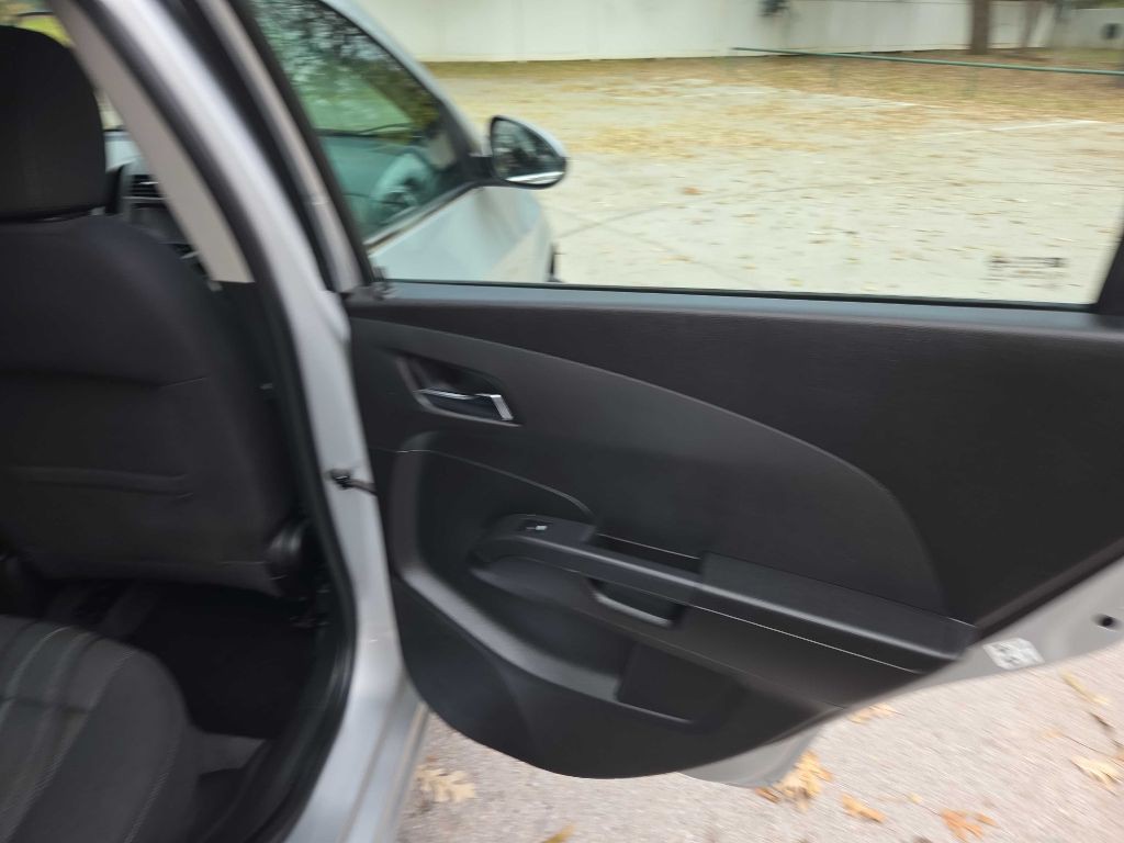 2016 Chevrolet Sonic Image 20