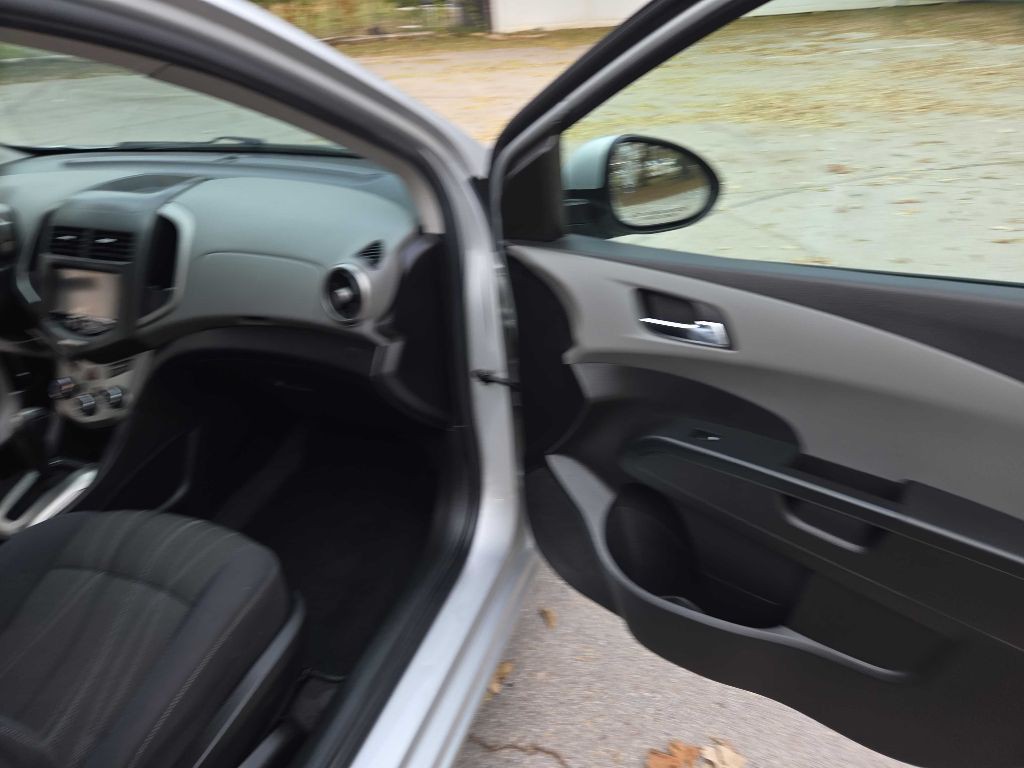 2016 Chevrolet Sonic Image 22