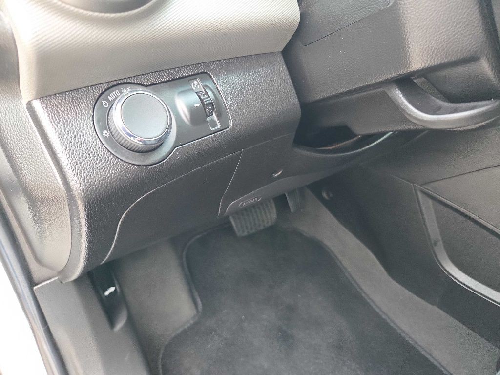 2016 Chevrolet Sonic Image 23