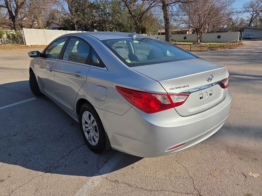 2011 Hyundai Sonata Image 4