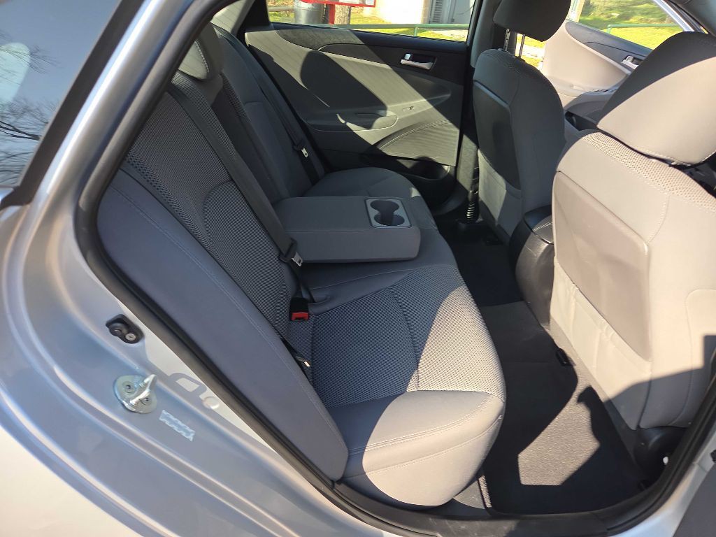 2011 Hyundai Sonata Image 23