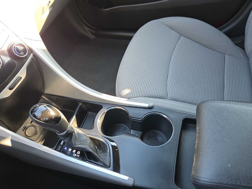 2011 Hyundai Sonata Image 31