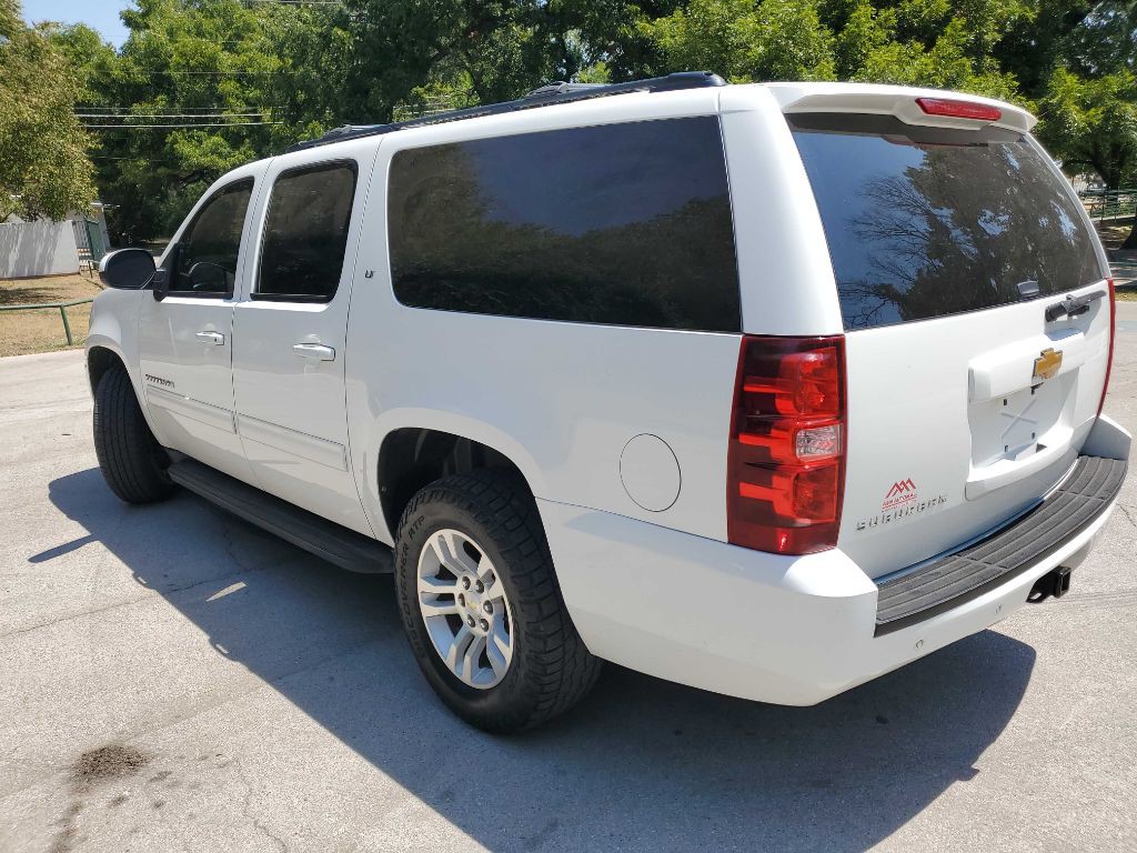 2014 Chevrolet Suburban Image 4