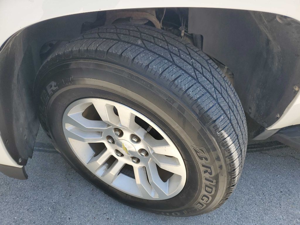 2014 Chevrolet Suburban Image 11