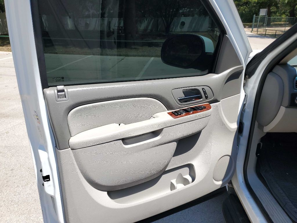 2014 Chevrolet Suburban Image 17