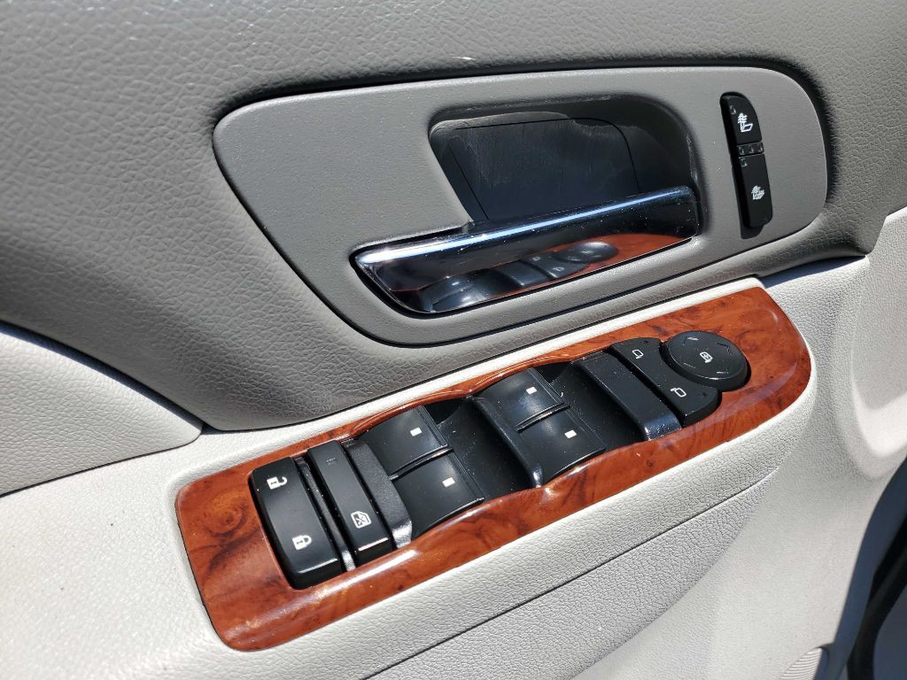 2014 Chevrolet Suburban Image 18