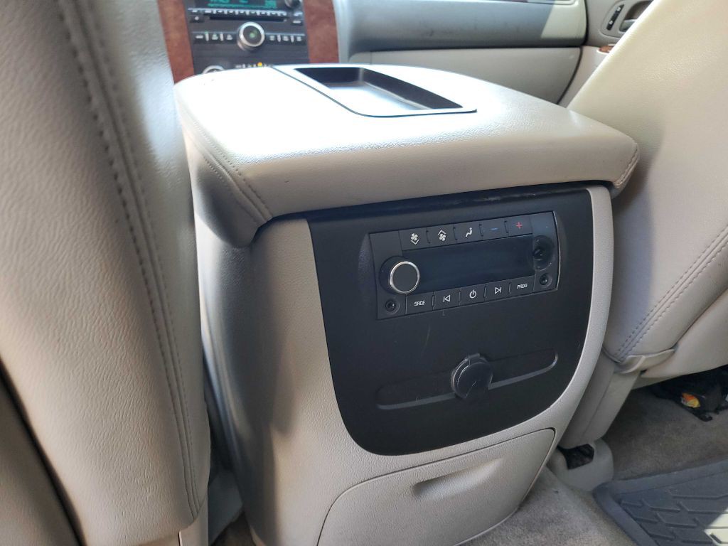 2014 Chevrolet Suburban Image 23