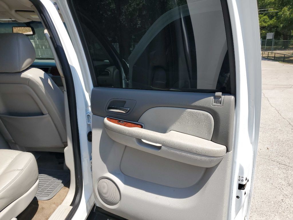 2014 Chevrolet Suburban Image 25