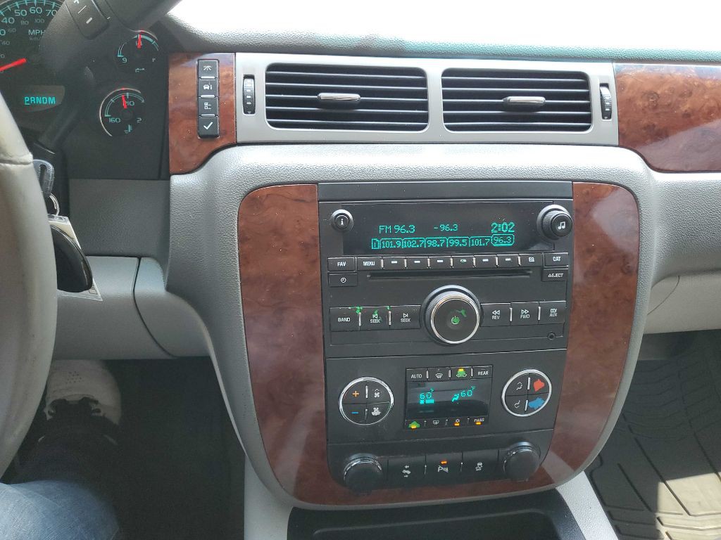 2014 Chevrolet Suburban Image 31