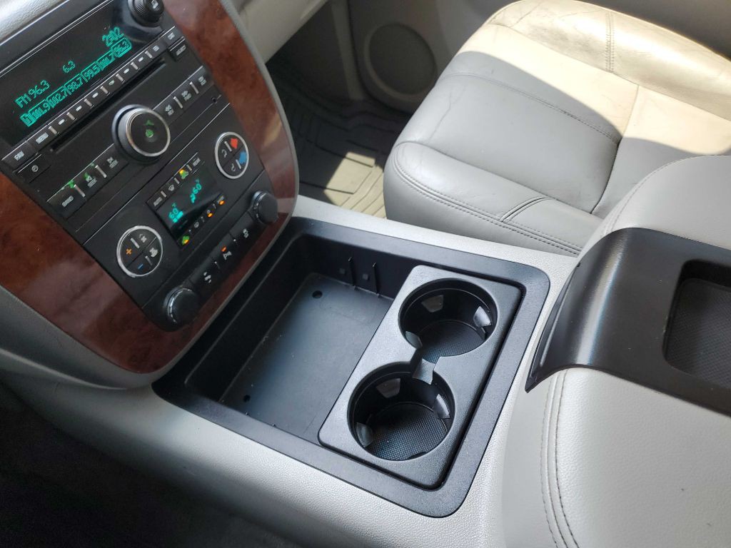 2014 Chevrolet Suburban Image 32