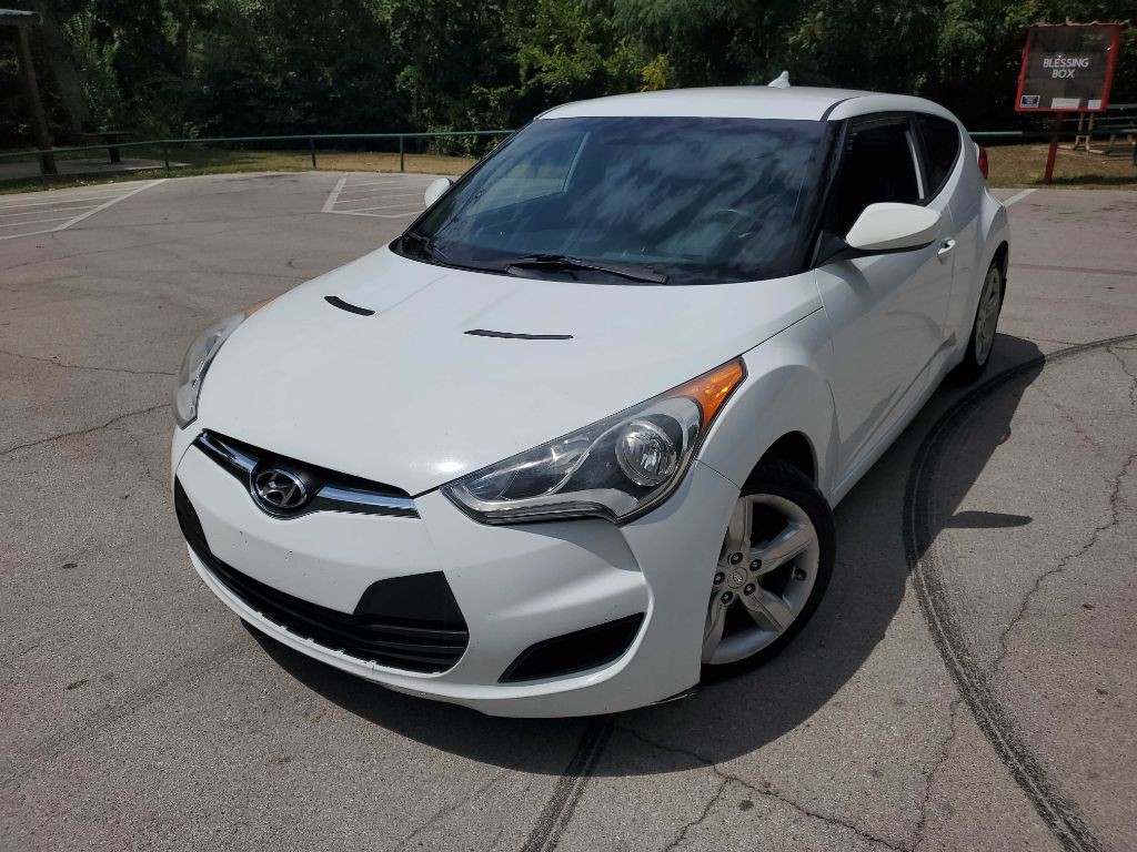 2015 Hyundai Veloster Image 2