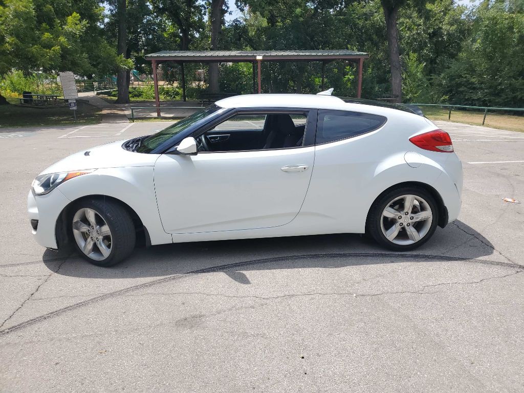 2015 Hyundai Veloster Image 3