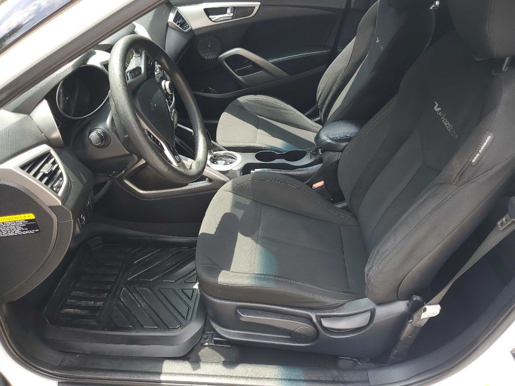 2015 Hyundai Veloster Image 18