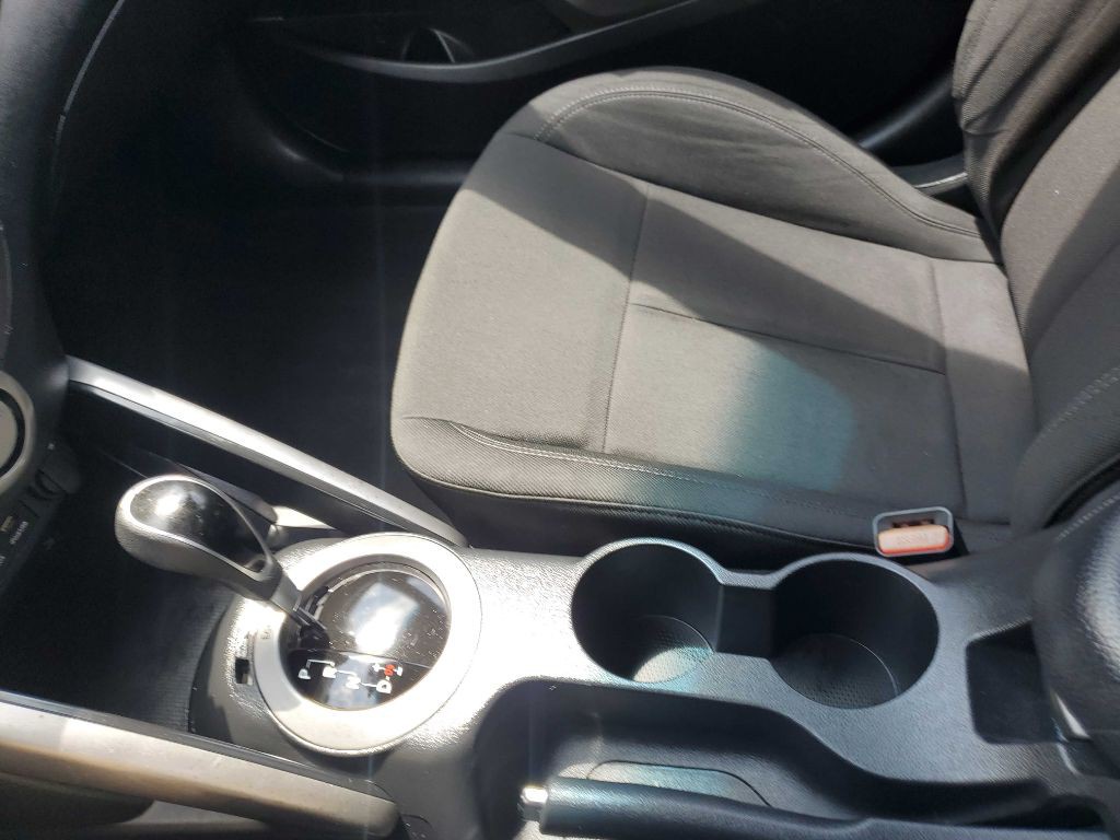 2015 Hyundai Veloster Image 30