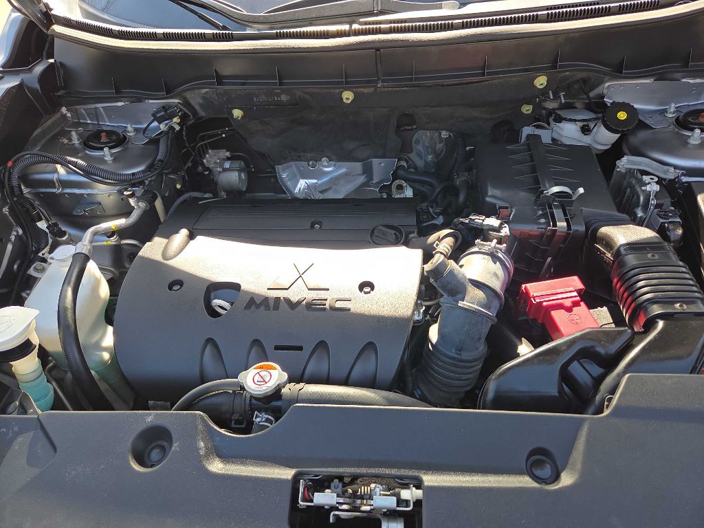 2021 Mitsubishi Outlander Image 9