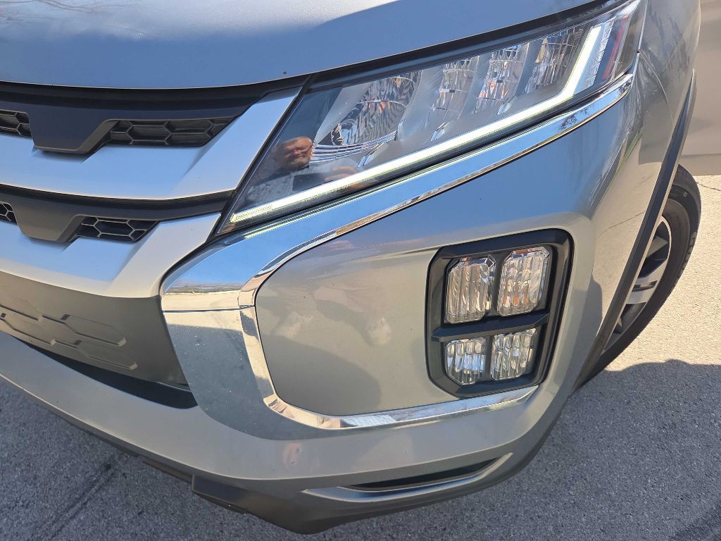 2021 Mitsubishi Outlander Image 10